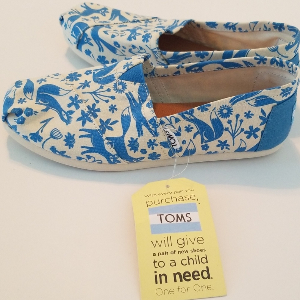 Blue and white fox Toms